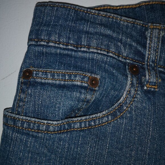 L.L. Bean Ladies Size 16 Classic Fit Straight Leg Medium Wash  Blue Jeans - Picture 4 of 9